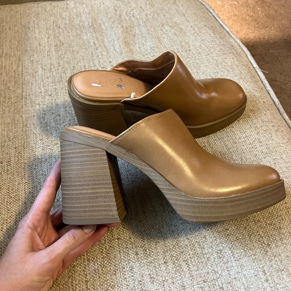 Tan brown leather clog wedges - Picture 2 of 6